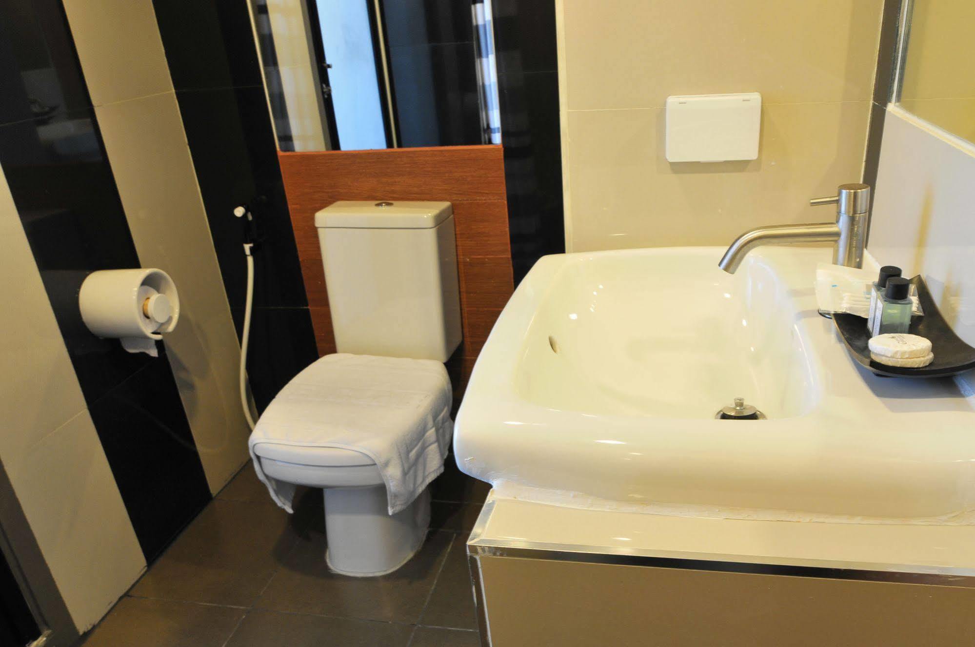 Grand Marina Residence Hotel Ban Laem Chabang Zewnętrze zdjęcie